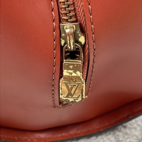 Louis Vuitton Epi Soufflot Kenyan Fawn Brownish Burnt Red Round Baguette - Picture 10 of 17